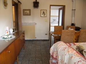 a living room with a table and a dining room at Viletta Pioppi in Lido delle Nazioni
