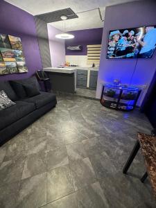 a living room with a couch and a flat screen tv at Departamento Mateos 501 in Ciudad Acuña