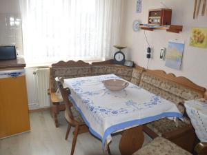 a living room with a table and a couch at Ferienwohnung Selkeblick in Falkenstein