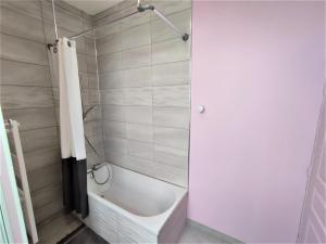 a bathroom with a tub and a shower stall at Gîte G4144 in Saint-Pierre-de-Varengeville +23 photos