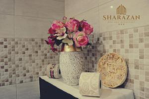 a vase with flowers on a shelf in a store at Sharazan in Canicattì +9 photos