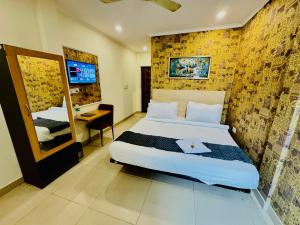 a bedroom with a bed and a yellow wall at Hotel Diamond View in Greater Noida +18 photos