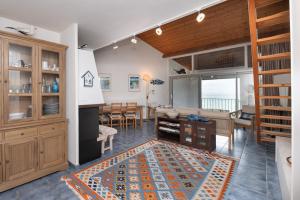 a living room with a kitchen and a dining room at La Proue , duplex face mer in Arzon