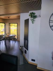 a living room with a tv and a table with chairs at Villa Vaalanto in Pomarkku