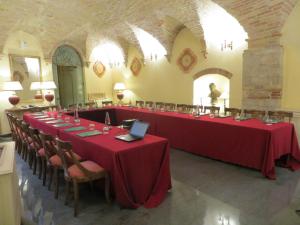 A restaurant or other place to eat at Hotel Fonte Cesia