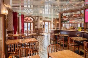 a restaurant with tables and chairs and a bar at Faros Hotel Old City - Special Category in Istanbul