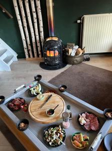 a table with plates of food and a stove at Vakantiebungalow Maison7 in Plombières