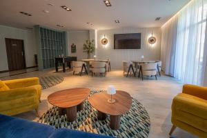 a living room with tables and chairs and a couch at Rezydencja Familia in Świnoujście