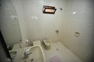 a bathroom with a sink and a toilet at Hotel Lilian in Puerto Iguazú +14 photos