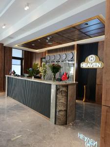 a lobby of a hotel with a reception desk at Heaven resort hotel in ToÄŸanalÄ±