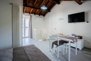 a living room with a white table and a television at Franciacorta White in Cellatica