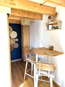a dining room with a table and two chairs at Cozy Studio in Marck
