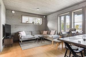 a living room with a couch and a table at Funäsdalshöjden - Funäsdalen in Funäsdalen