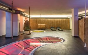 a room with a pool in the middle of a building at Apartments GoldRain in Coldrano