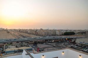 a view of a city with traffic on a highway at Hima Al Tahliyah Serviced Apartments in Jeddah