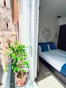 a small balcony with a bed and a window at Hotel El Siglo in Valencia