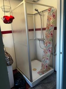 a shower stall with a shower curtain in a room at Spacious house in cozy Kristdala in Kristdala