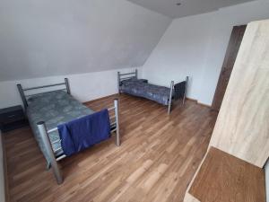 two bunk beds in a room with a wooden floor at Monteurzimmer KM in Delbrück