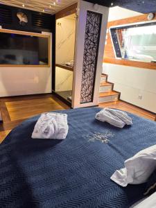 a bedroom with two towels sitting on a bed at Mała Anglia Deluxe Rooms & SPA in Sopot