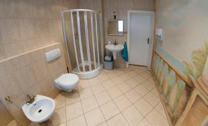 Kúpeľňa v ubytovaní Wilanowska Hostel + 33 fotografií