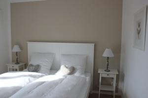 Tempat tidur dalam kamar di Ferienwohnung Ammersee by paul apartments