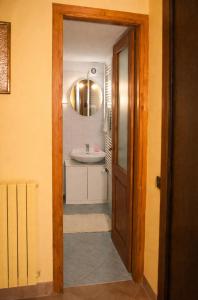 a bathroom with a sink and a mirror at Il Pergolato in Cannero Riviera