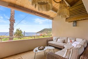 a living room with a couch and a table at Appt Ramatuelle - Plage Pampelonne in Ramatuelle