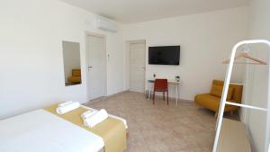 a bedroom with a bed and a desk with a chair at Country House Altavilla in Altavilla Silentina