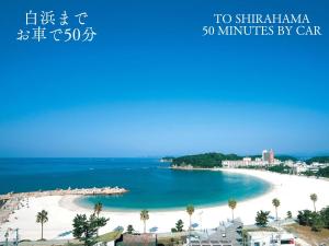 a view of a beach with palm trees and the ocean at ホテル 天使と悪魔 in Gobō