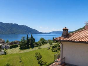 a view of a lake from a house at Casa Coccinella in Oggebbio +9 photos