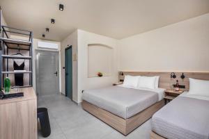 Un pat sau paturi într-o cameră la Arya Hotel +55 fotografii