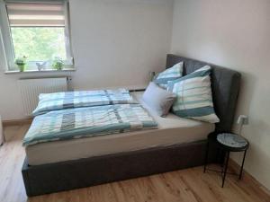 a bedroom with a bed with pillows and a window at Ferienwohnung Vögnitz in Sulzheim