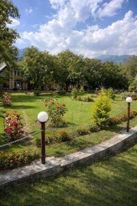 a garden with flowers and plants in a yard at Lidder view resort in Muski