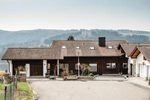 a house with a driveway in front of it at Ferienappartement Donautal in Obernzell