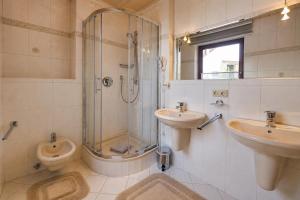 a bathroom with a shower and a sink and a toilet at YFB Frühstückspension Weiße Rose I Zentral gelegen in Bad Elster +53 photos