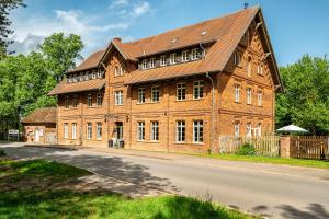 a large brown brick building with a brown roof at Bolter Mühle - DZ Hanfbuchte in Rechlin