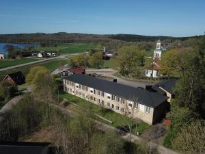 an overhead view of a building on a hill at Alkoven Logi in Ullared