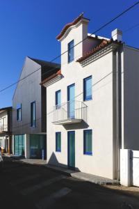 a white building on the side of a street at Costa Nova Azul in Gafanha da Encarnação
