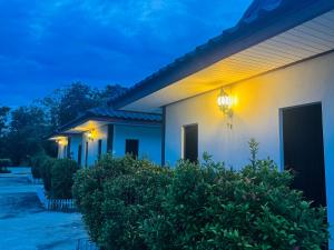 a house with lights on the side of it at สวนไผ่รีสอร์ท in Ban Na +15 photos
