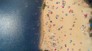 an overhead view of a beach with a crowd of people at Nad Zalewem - pokoje przy plaży in Kobyla Góra
