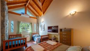 a bedroom with two beds in a room at Flor de Lis Casas de Campo in Los Cocos +82 photos