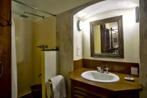 a bathroom with a sink and a mirror at Dune de L'orient in Pondicherry