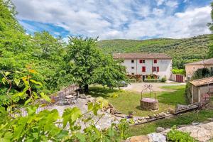 an external view of a house and a yard with trees at Le Clos D'audio in Riols