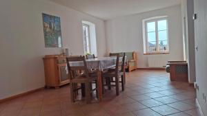 a dining room with a table and chairs at Maso Montel in Barco