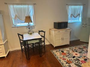 a dining room with a table and chairs and a television at Cozy Luxury Cottage in Alachua