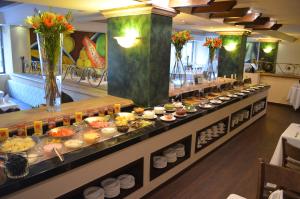 a buffet line with many different types of food at Hotel San Marcos Grand in Culiac&aacute;n