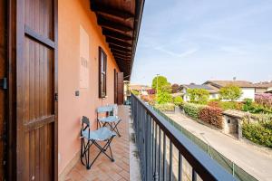 a blue chair sitting on the balcony of a house at Appartamento Manerbio in Manerbio