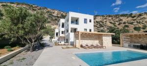 a villa with a swimming pool and a house at TAO House in Ferma