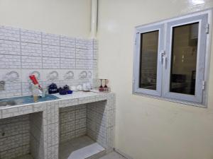a bathroom with a sink and a window at Catalan du walo in Richard Toll