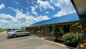 a car parked in a parking lot in front of a building at Rama Inn Bells - Jackson West Hwy 412 in Bells